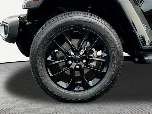 Used 2023 Jeep Wrangler Unlimited Sahara w/ Cold Weather Group AWD/4WD image 34