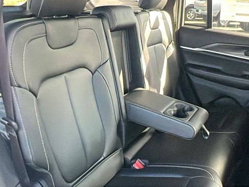 New 2025 Jeep Grand Cherokee Limited image 18