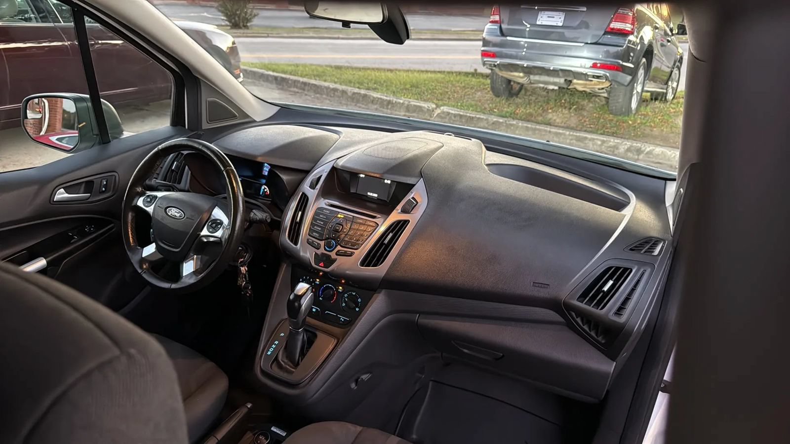 Used 2018 Ford Transit Connect XLT FWD image 24