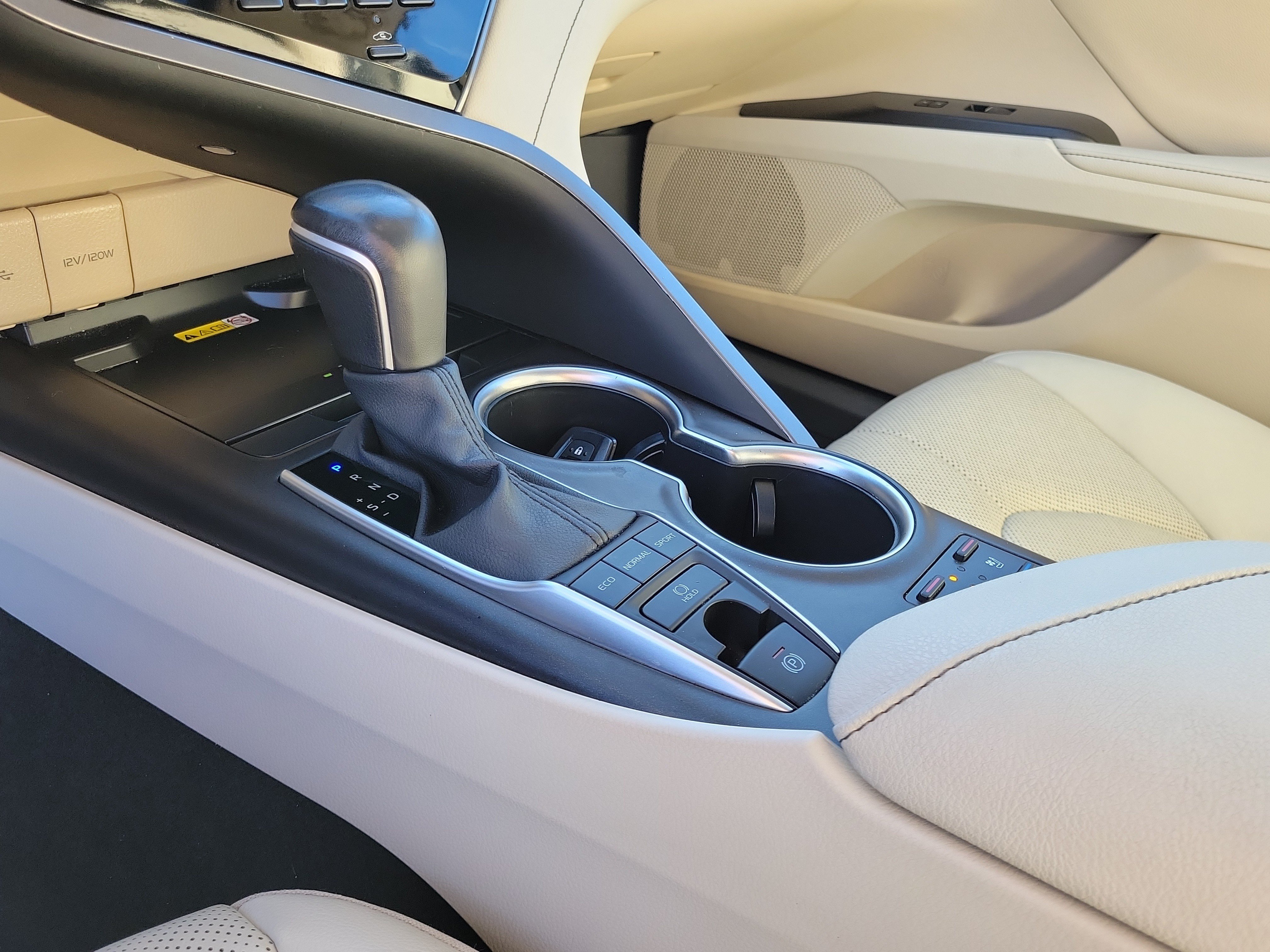 Used 2024 Toyota Camry XLE w/ Navigation Package FWD image 29