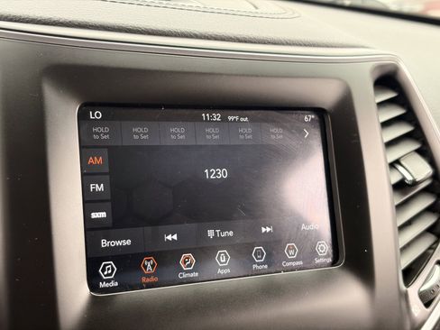 Used 2019 Jeep Cherokee Latitude Plus FWD image 20