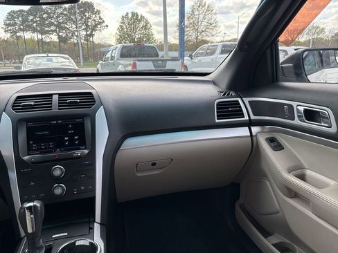 Used 2014 Ford Explorer XLT w/ Equipment Group 202A image 11