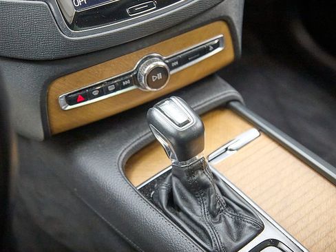 Used 2021 Volvo XC90 T6 Momentum w/ Climate Package image 19