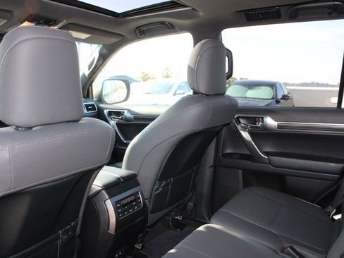 Certified 2023 Lexus GX 460 Premium w/ Premium Package AWD/4WD image 9