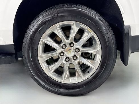 Used 2021 Chevrolet Suburban Premier w/ Premium Package AWD/4WD image 8