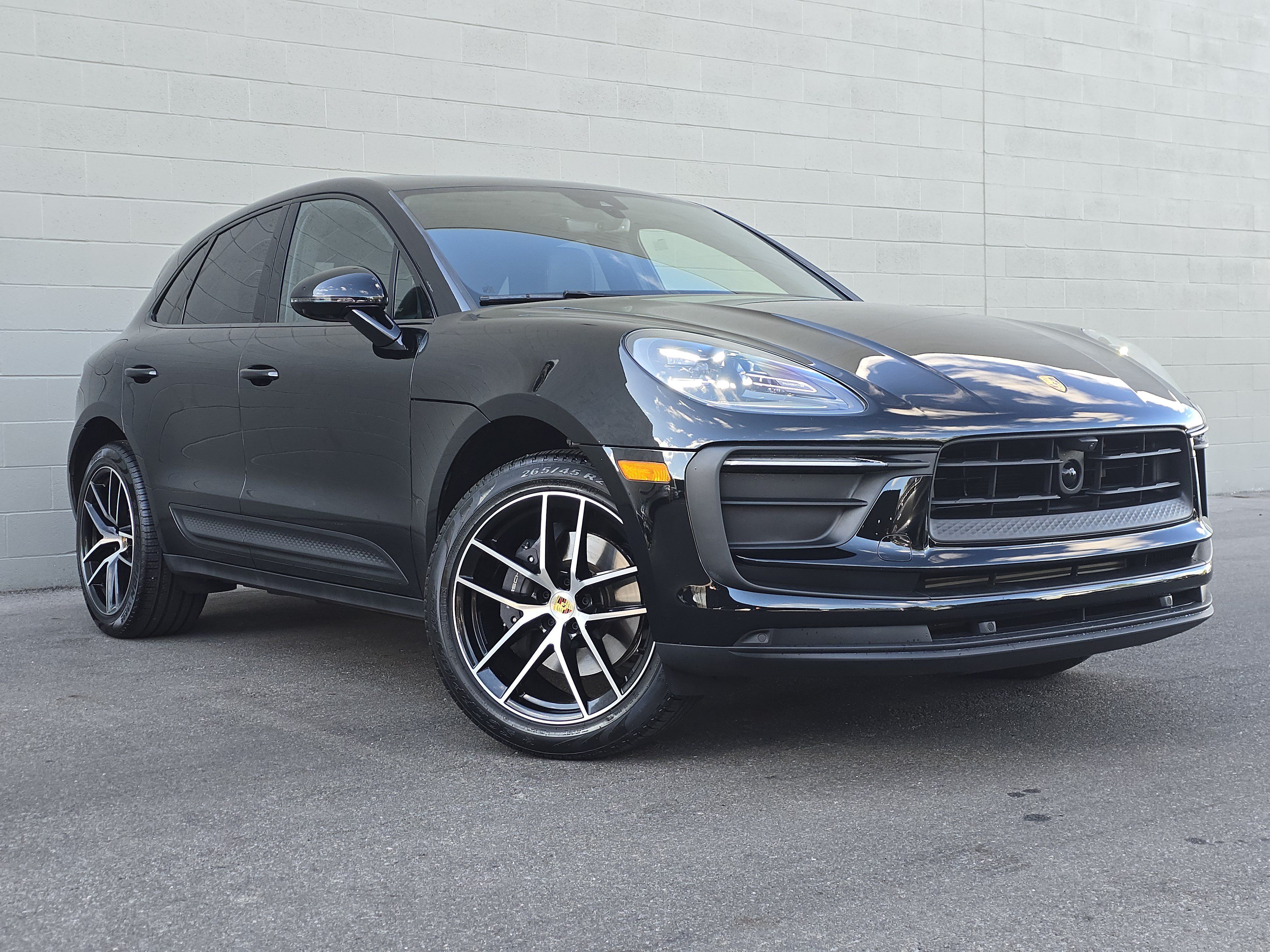 Certified 2025 Porsche Macan AWD/4WD image 7