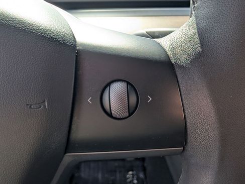 Used 2023 Tesla Model Y Long Range AWD/4WD image 19