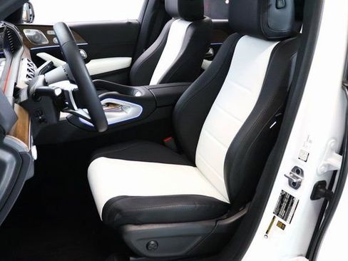 Used 2025 Mercedes-Benz GLE 450e 4MATIC w/ AMG Line Interior image 17