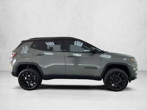 Used 2023 Jeep Compass Latitude AWD/4WD image 4