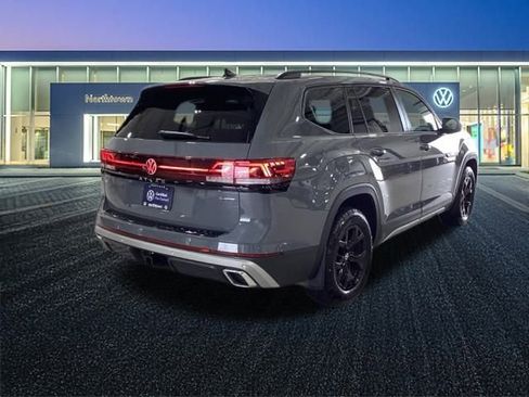 Used 2025 Volkswagen Atlas Peak Edition SE image 17