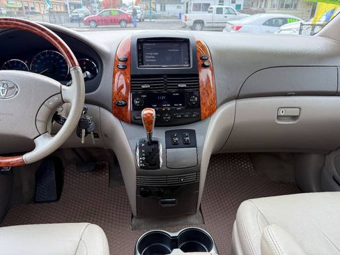 Used 2007 Toyota Sienna XLE image 26