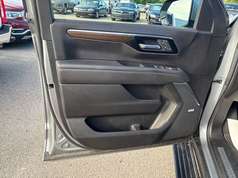 Used 2025 Chevrolet Suburban High Country AWD/4WD image 7