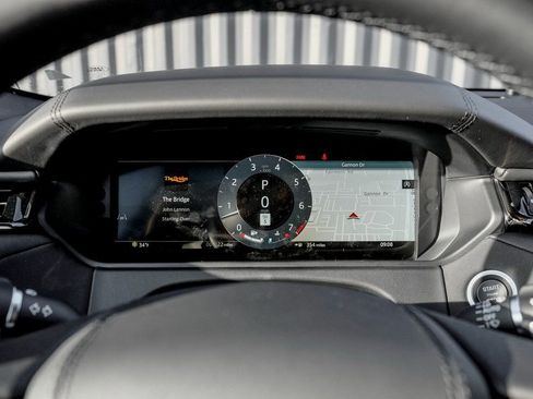 New 2026 Land Rover Range Rover Velar Dynamic SE image 12