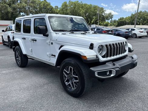 Used 2025 Jeep Wrangler Unlimited Sahara AWD/4WD image 7