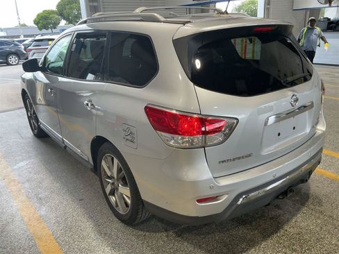 Used 2013 Nissan Pathfinder Platinum w/ Platinum Premium Pkg AWD/4WD image 3