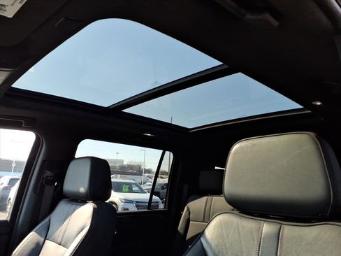 Used 2022 Chevrolet Suburban RST w/ Luxury Package image 24