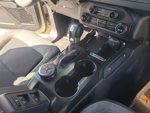New 2025 Ford Bronco 4-Door image 20