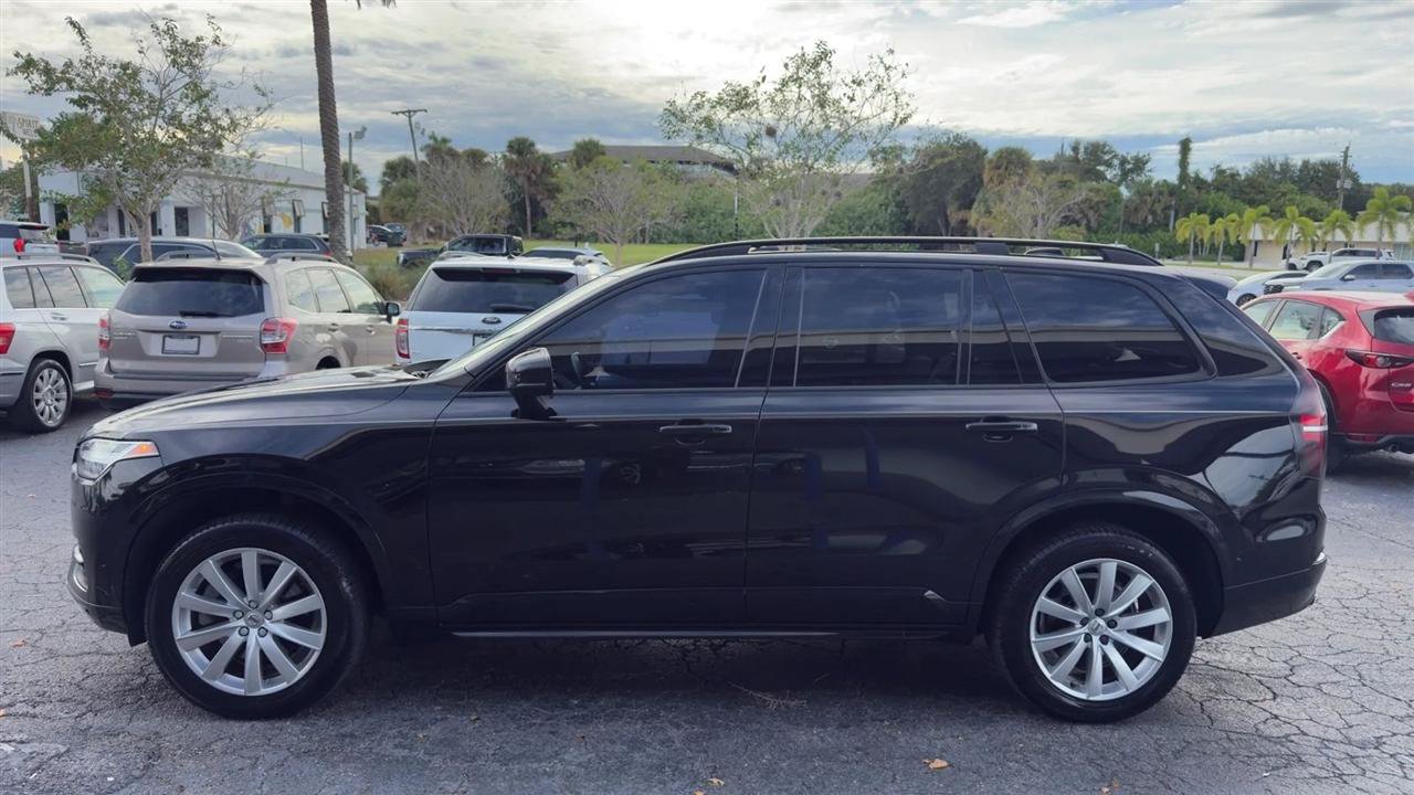 Used 2018 Volvo XC90 T5 Momentum w/ Convenience Package FWD image 2