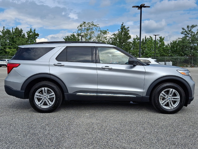 Used 2022 Ford Explorer XLT w/ Equipment Group 202A AWD/4WD image 10