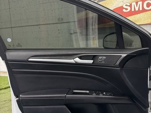 Used 2020 Ford Fusion Titanium image 16