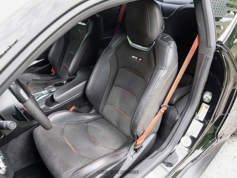Used 2019 Chevrolet Camaro ZL1 RWD image 35