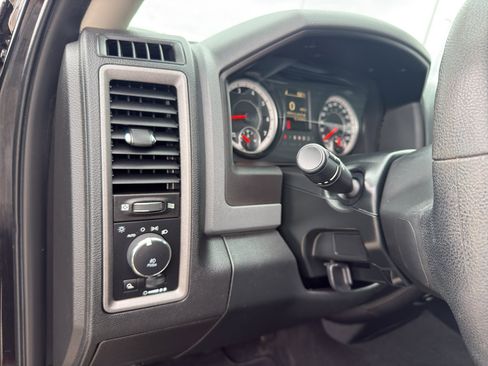 Used 2018 RAM 1500 Express AWD/4WD image 14