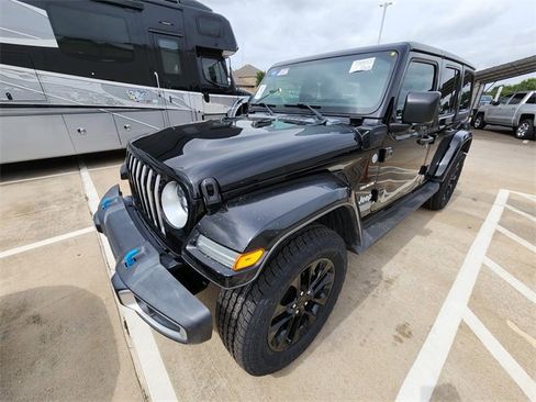 Used 2023 Jeep Wrangler Unlimited Sahara AWD/4WD image 7
