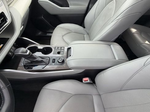 Used 2023 Toyota Highlander Limited AWD/4WD image 19