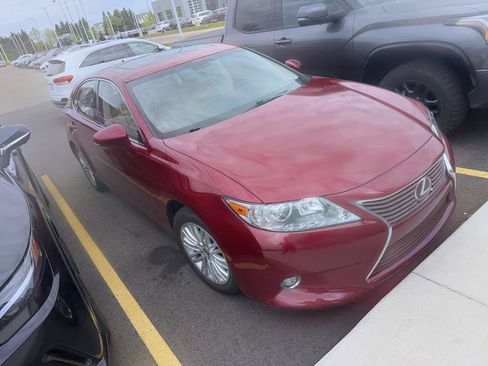Used 2014 Lexus ES 350 w/ Luxury Package FWD image 2