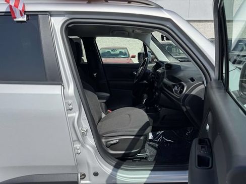 Used 2020 Jeep Renegade Altitude AWD/4WD image 11