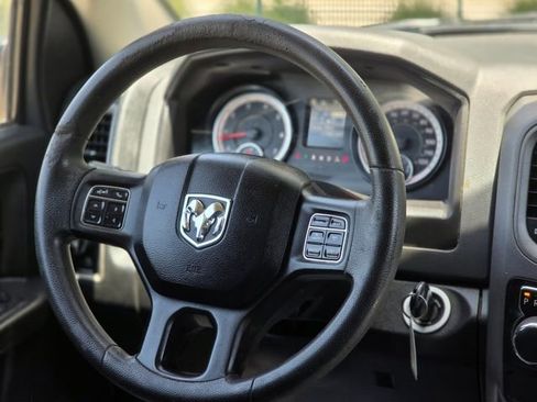Used 2017 RAM 1500 Express RWD image 28