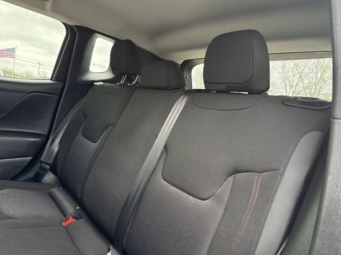 Used 2023 Jeep Renegade Trailhawk image 29