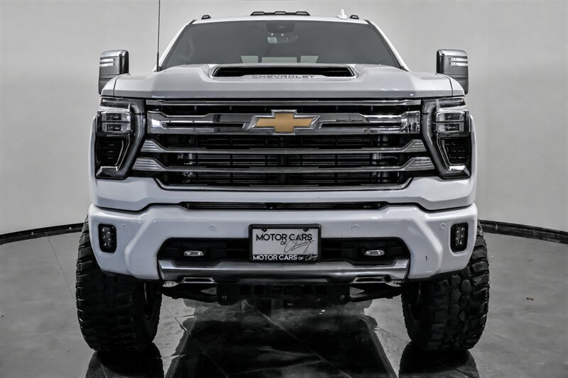 Used 2024 Chevrolet Silverado 3500 High Country w/ High Country Premium Package AWD/4WD image 4