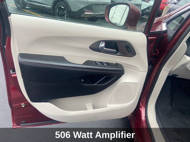 Used 2022 Chrysler Pacifica Touring-L w/ Uconnect Theater Family Group FWD image 12