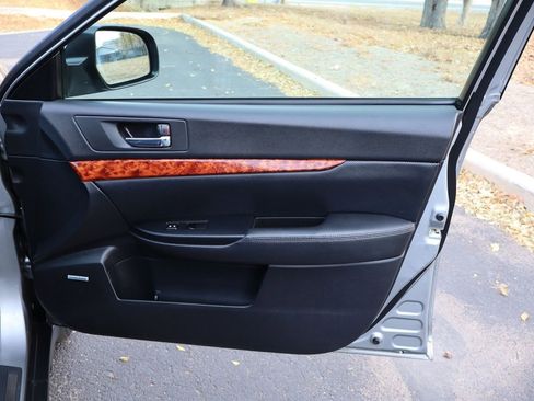 Used 2010 Subaru Outback 3.6R Limited image 26