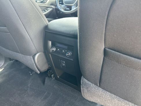 Used 2022 Chevrolet Traverse LT FWD image 48