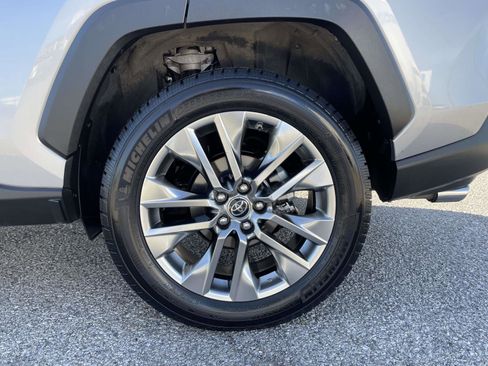 Used 2019 Toyota RAV4 Limited image 7