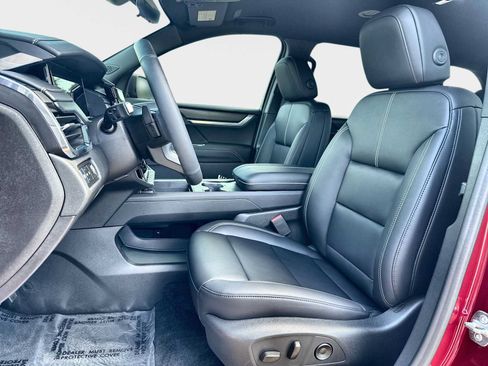 Used 2026 GMC Acadia Elevation w/ Elevation Premium Package FWD image 11