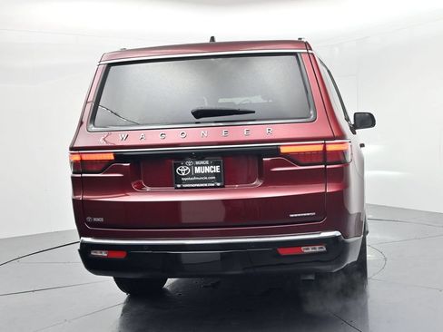 Used 2024 Jeep Wagoneer Series II AWD/4WD image 7
