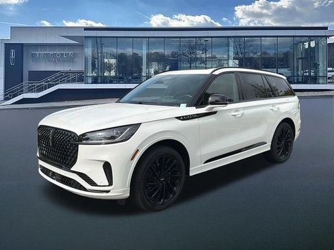 New 2026 Lincoln Aviator Reserve w/ Jet Appearance Package AWD/4WD image 3