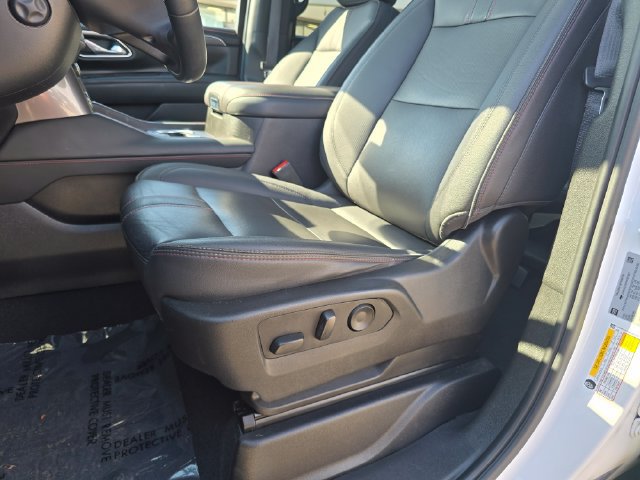 Used 2023 Chevrolet Suburban RST w/ Luxury Package AWD/4WD image 5
