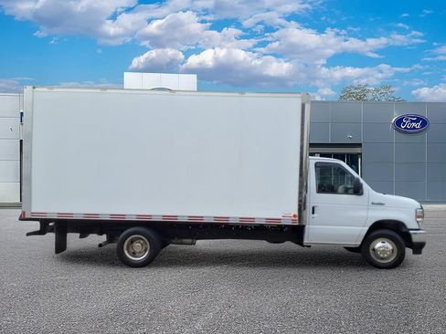Used 2023 Ford E-450 and Econoline 450 Super Duty RWD image 5