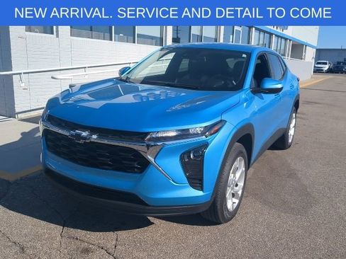 Used 2025 Chevrolet Trax LS w/ LS Convenience Package FWD image 14