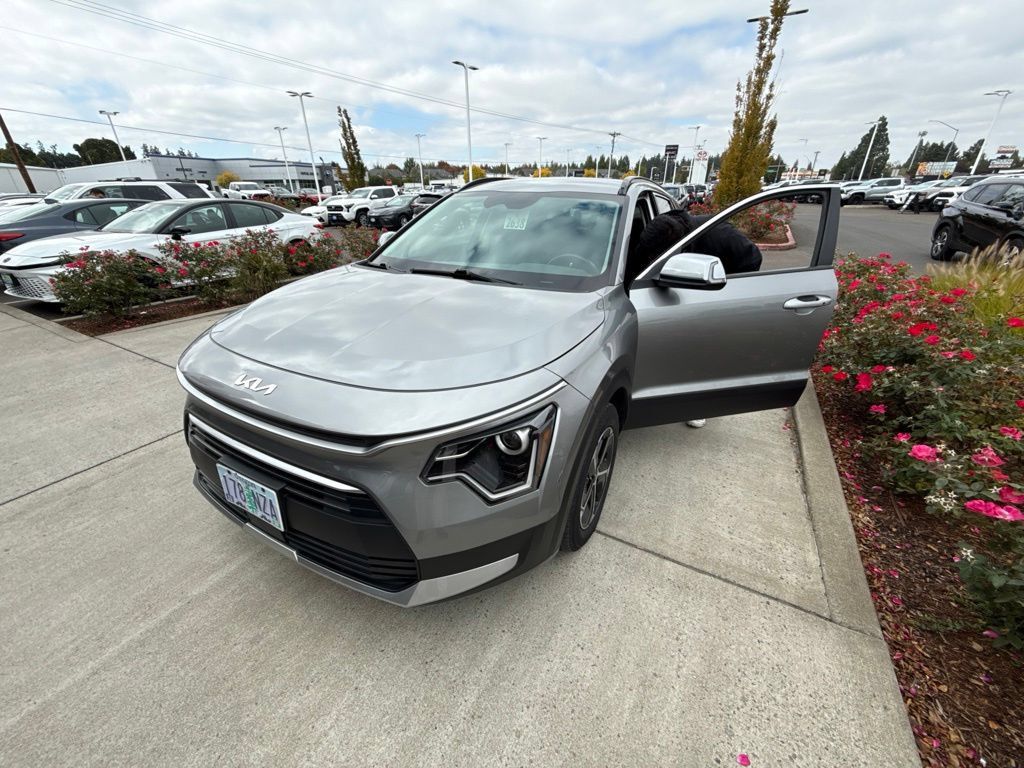 Used 2023 Kia Niro EX FWD image 1