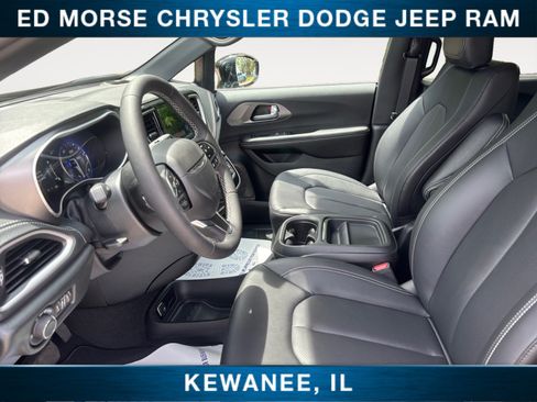 New 2027 Chrysler Pacifica Select FWD image 9