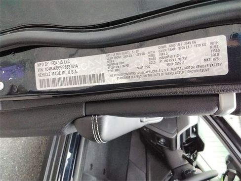 Used 2023 Jeep Grand Cherokee L Limited w/ Luxury Tech Group II image 13