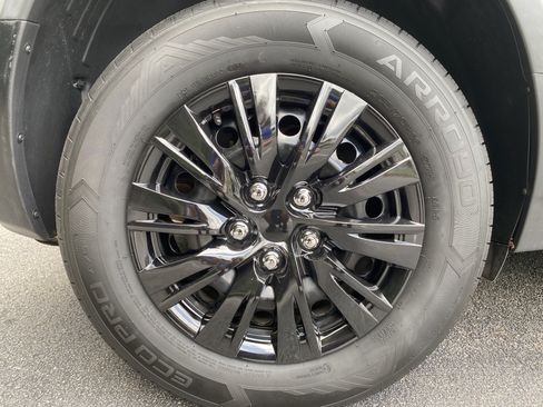 Used 2018 Chevrolet Trax LS FWD image 36