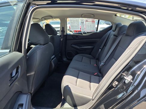 Used 2024 Nissan Altima 2.5 SV image 19