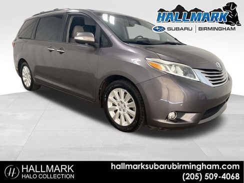Used 2015 Toyota Sienna L image 1