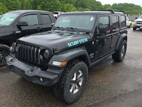 Used 2019 Jeep Wrangler Unlimited Sport S AWD/4WD image 3